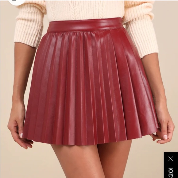 Chic Edge Burgundy Vegan Leather Pleated High-Rise Mini Skirt size M - Picture 2 of 10